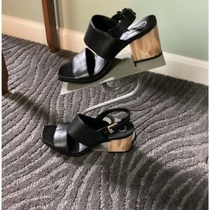 CALVIN KLEIN Rosemary Leather  Strappy Square Toe Chunky Heel Sandals, EUC